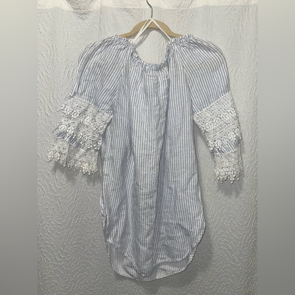 SAKS FIFTH AVENUE Women’s Blue and White Striped Top - Picture 2 of 3